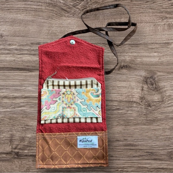 Kindred Spirit Style Women's Crossbody - NEW! Made in USA - Picture 4 of 6